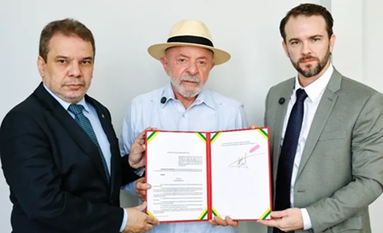 Preidente Lula con Wellington Lima y Dario Durigan
