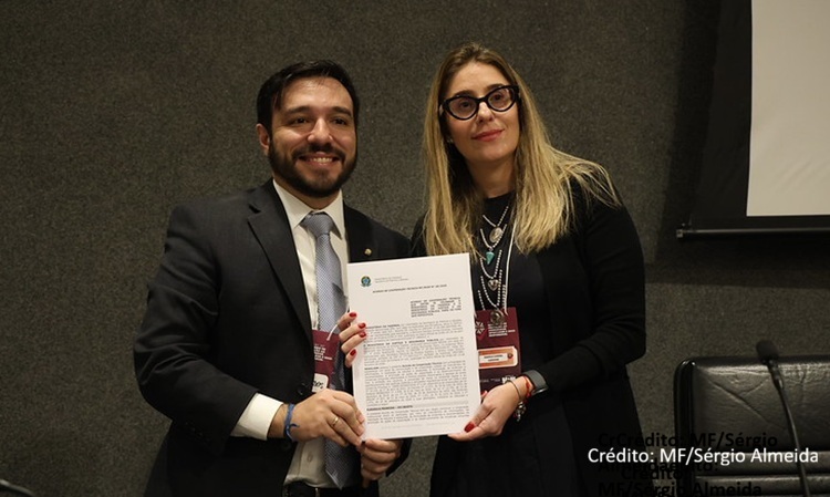 Victor Oliveira y Daniele Cardoso